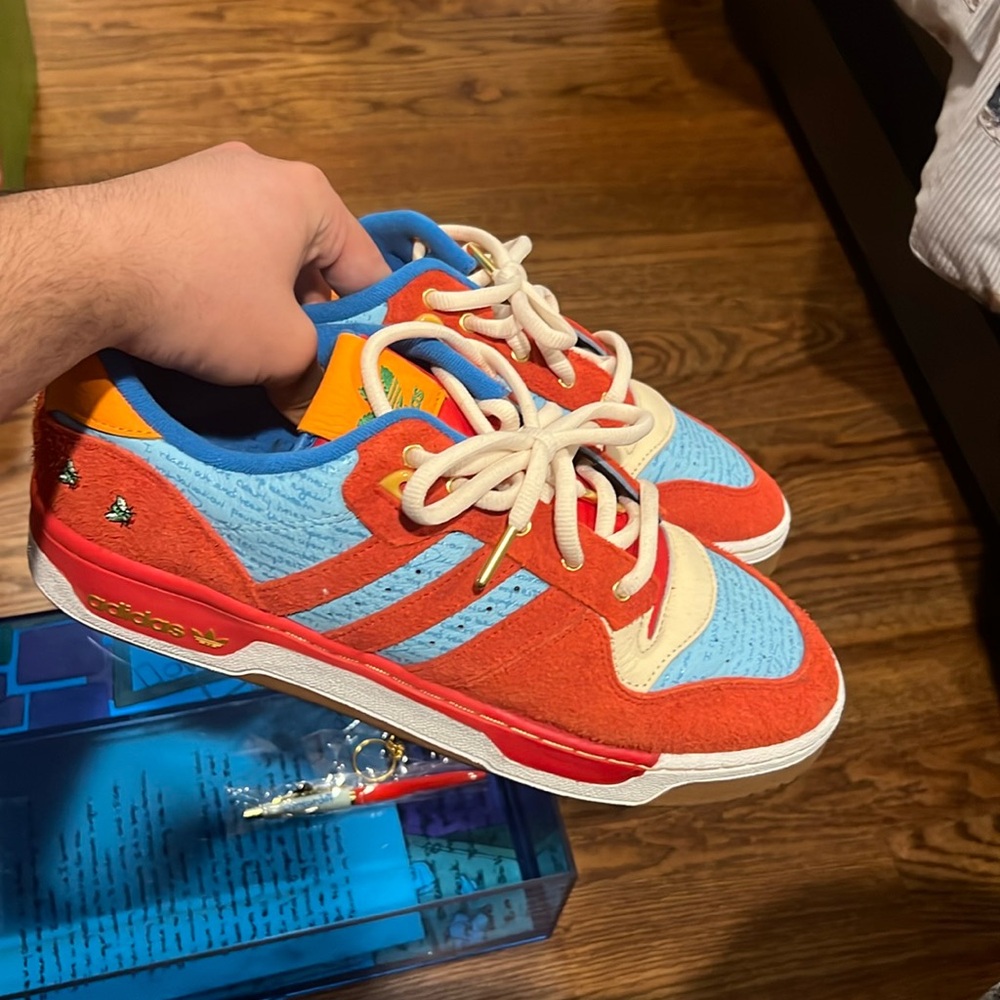 Unheardof adidas rivarly low size 12 worn once with box